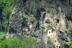 Экскурсия по Абхазии. Лыхны, скальный монастырь, термальные источники
